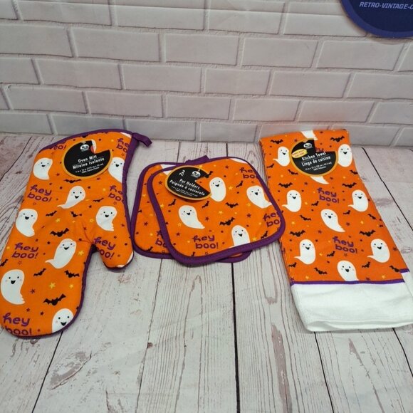 Greenbrier International Other - Halloween Ghost Kitchen 4pc Set - Towel, Pot Holders, Oven Mitt Orange Hey Boo